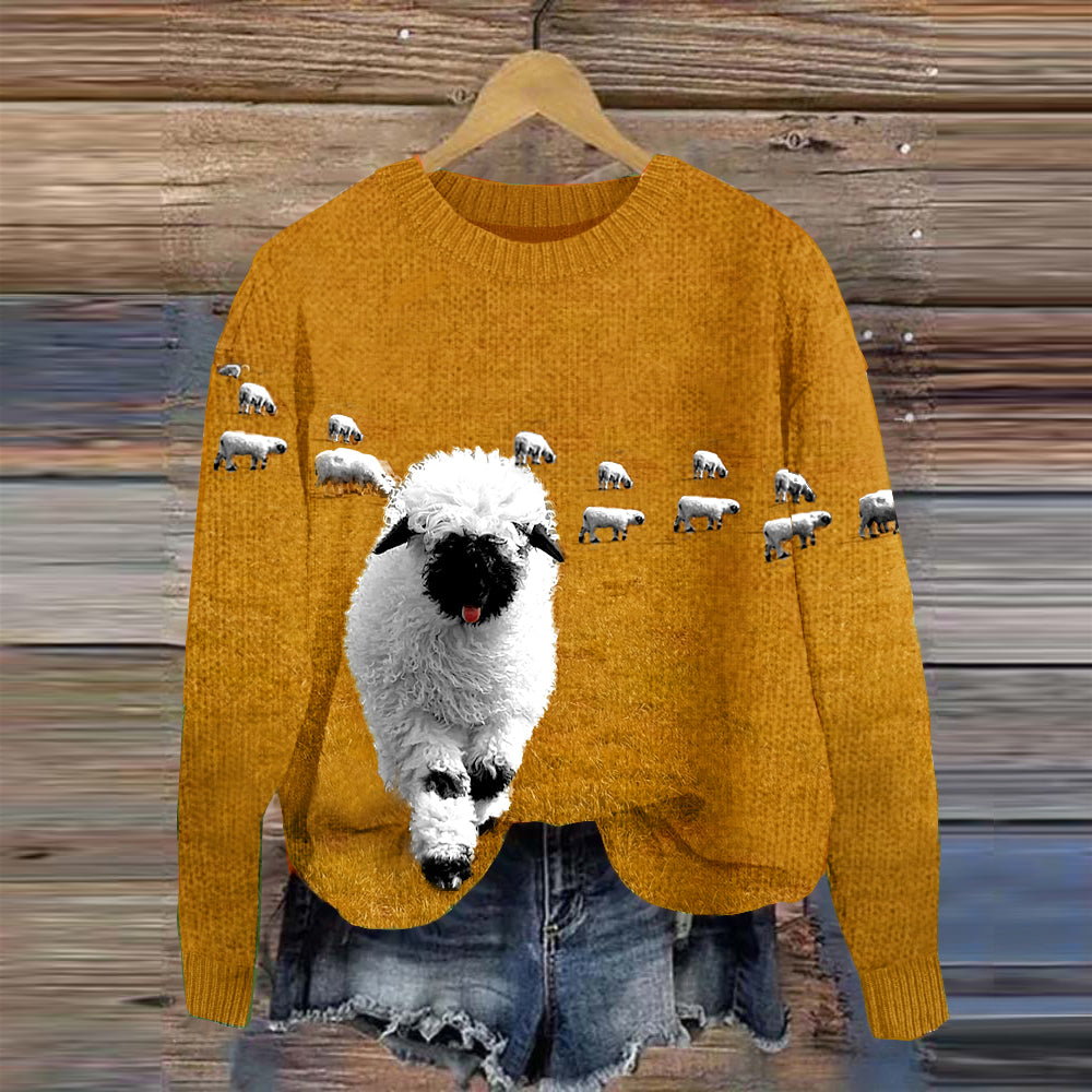 Koselig genser med rund hals og "Greetings from a stray sheep"-grafikk.